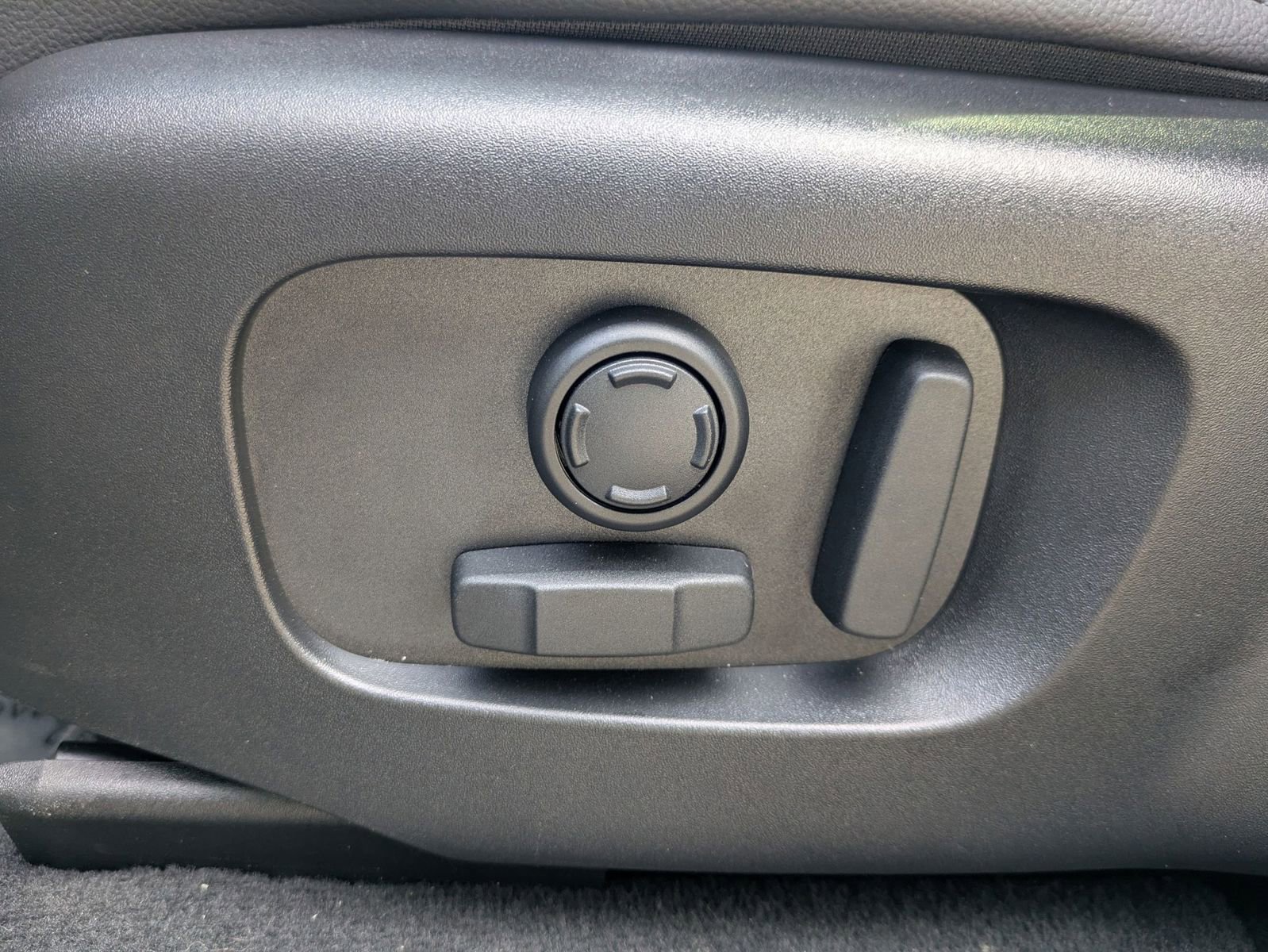 New 2026 Land Rover Range Rover Velar Dynamic SE image 15