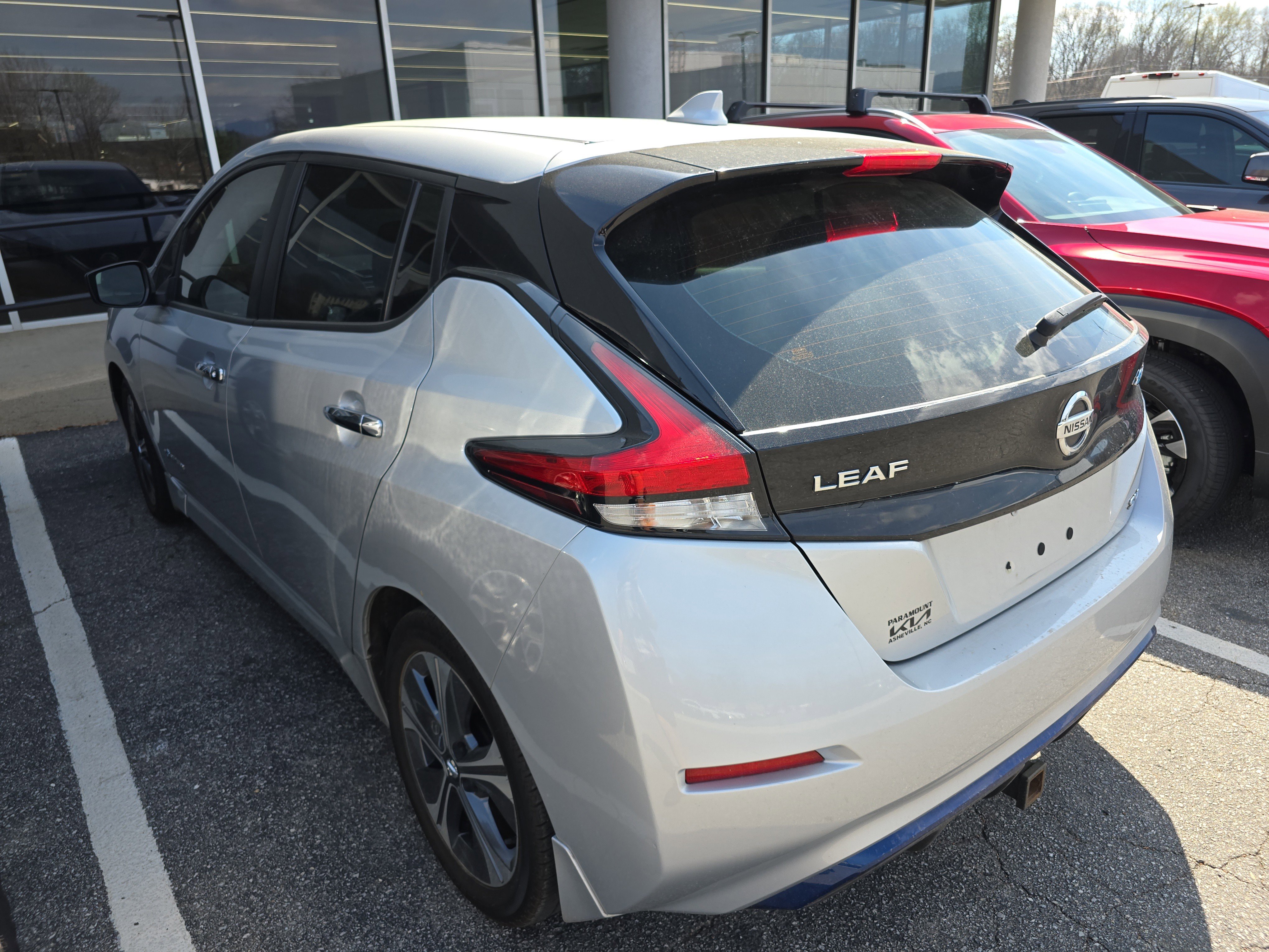 Used 2018 Nissan Leaf SV w/ SV Technology Package image 3
