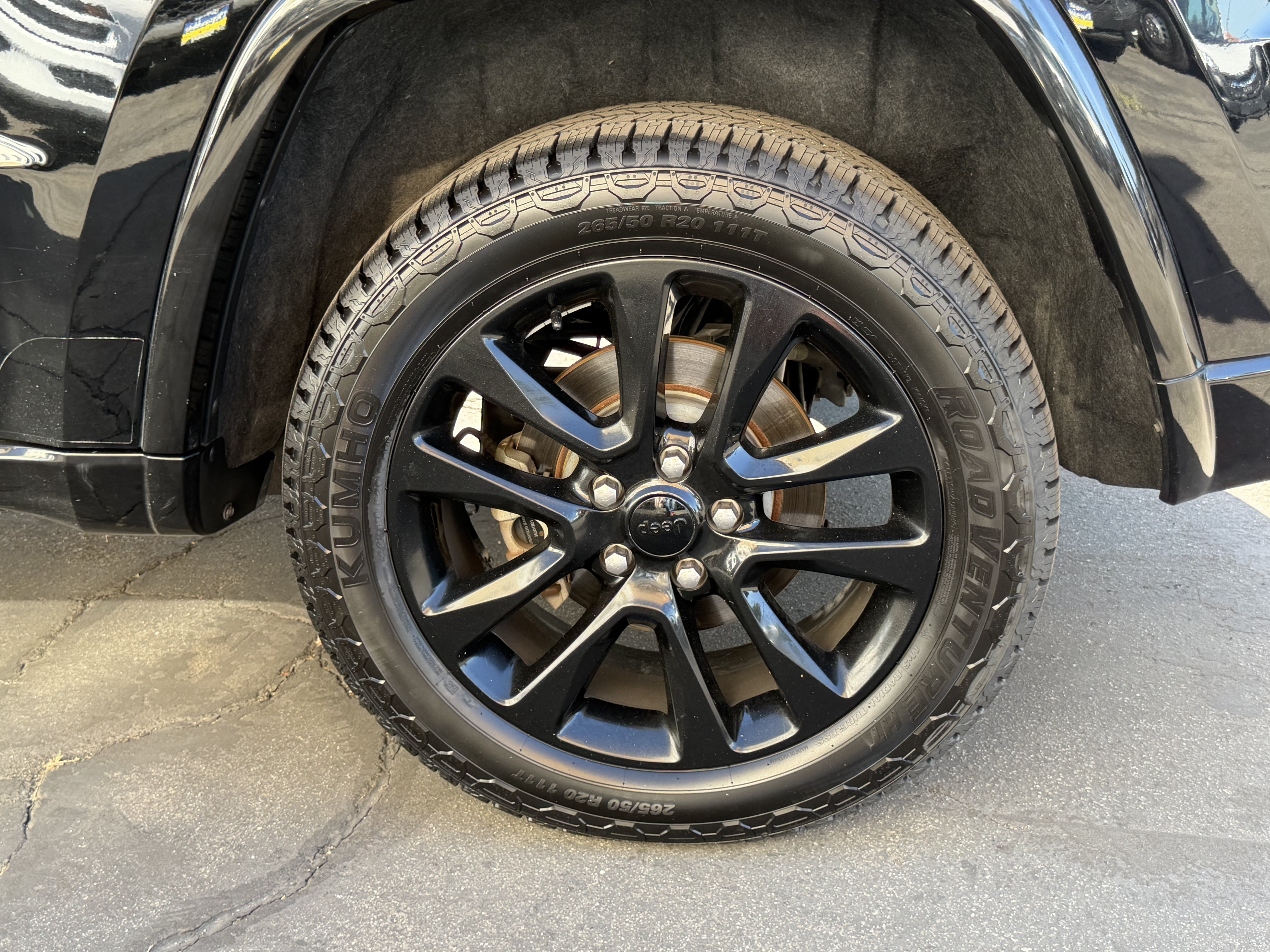Used 2018 Jeep Grand Cherokee Altitude AWD/4WD image 12