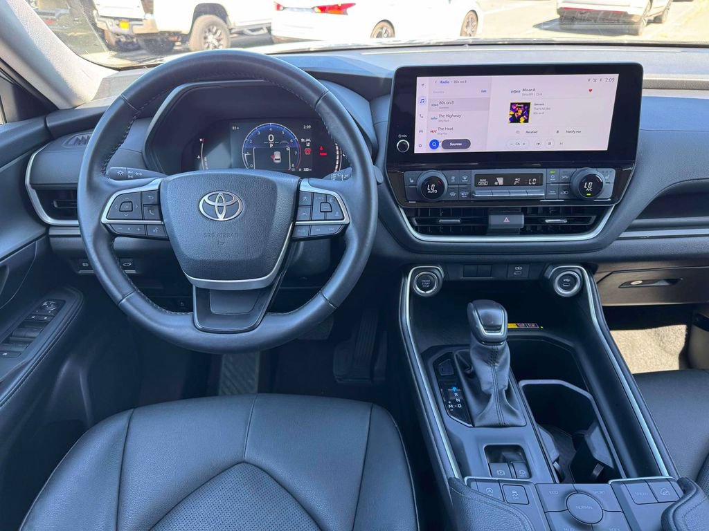 Used 2025 Toyota Grand Highlander AWD image 20