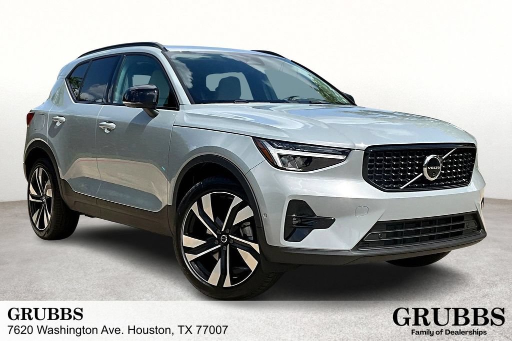 New 2026 Volvo XC40 B4 Plus w/ Protection Package Premier FWD video 1
