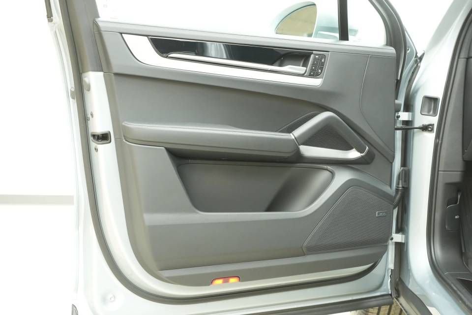 New 2026 Porsche Cayenne image 24