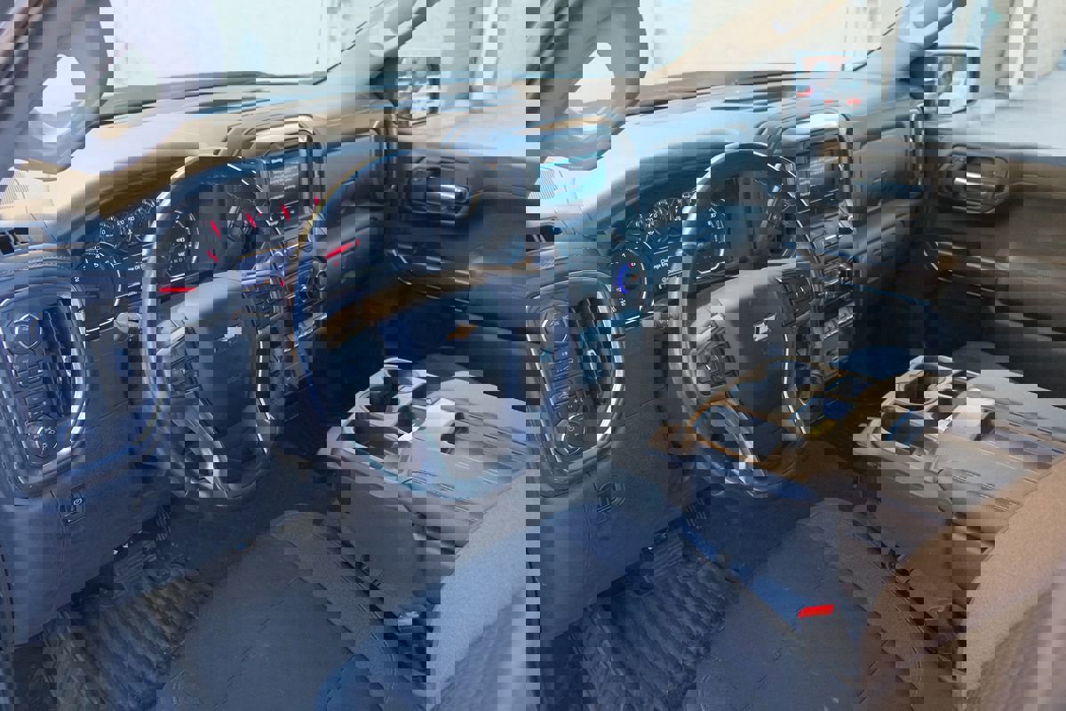 Used 2021 Chevrolet Silverado 1500 LT image 12