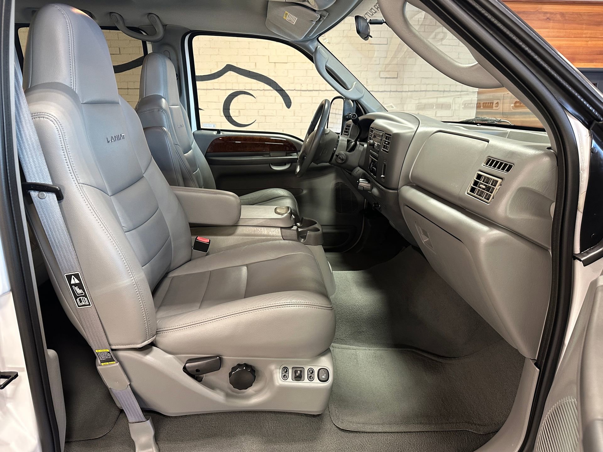 Used 2003 Ford F350 2WD Crew Cab DRW Super Duty image 24