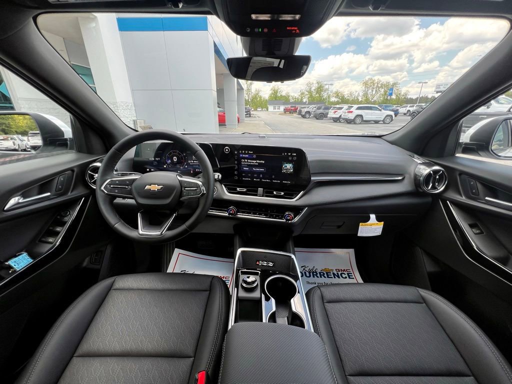 New 2026 Chevrolet Equinox LT image 2