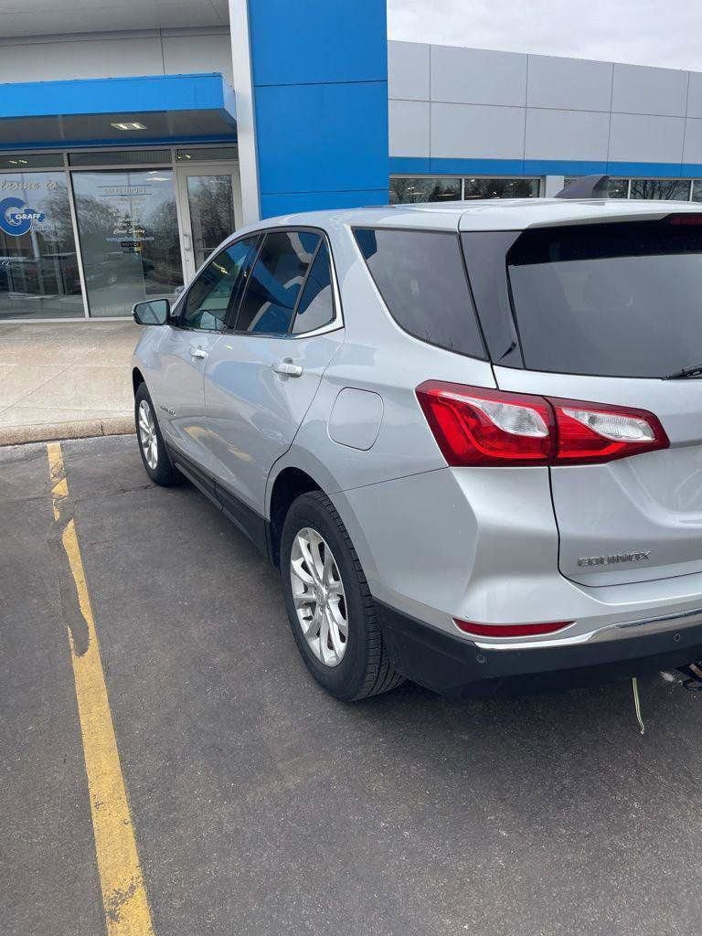 Used 2018 Chevrolet Equinox LT image 2