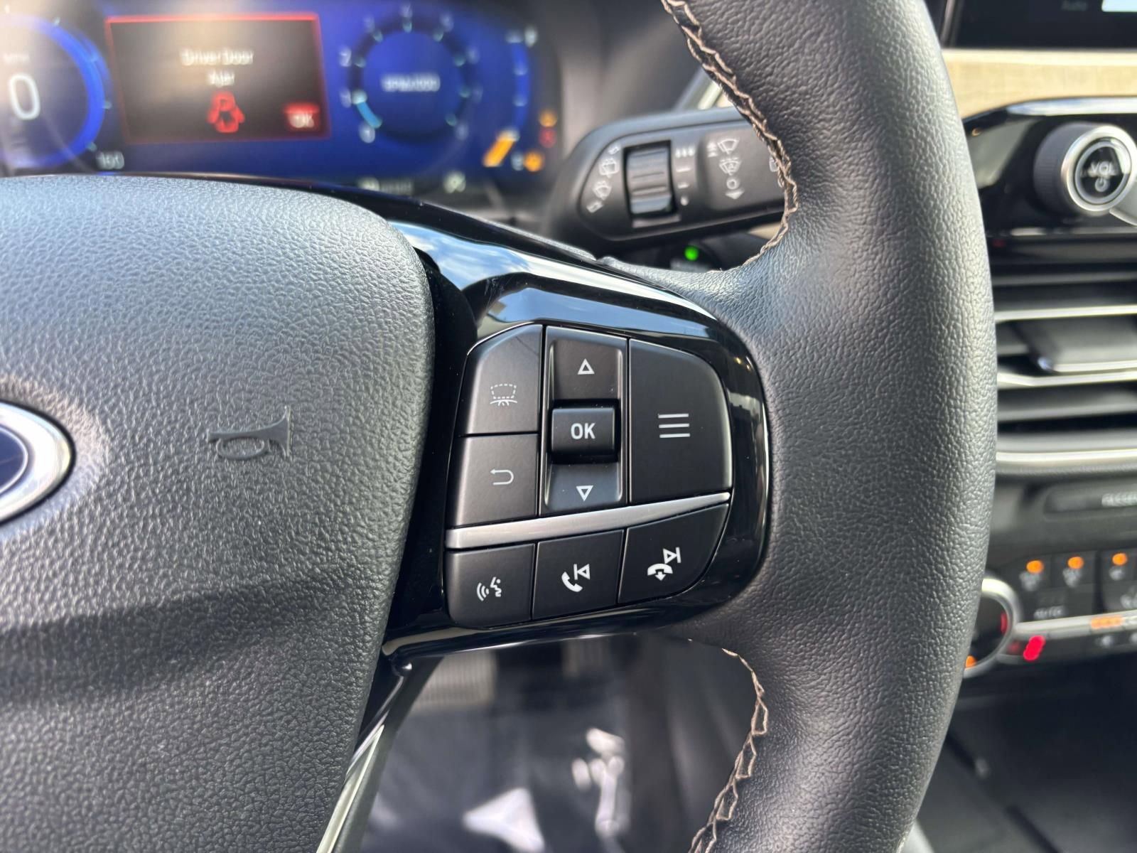 Used 2022 Ford Escape Titanium w/ Titanium Elite Package image 21