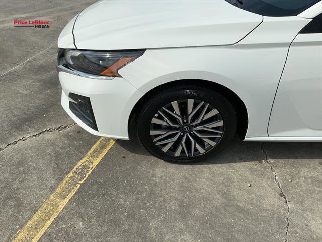 Used 2025 Nissan Altima 2.5 SV FWD image 9