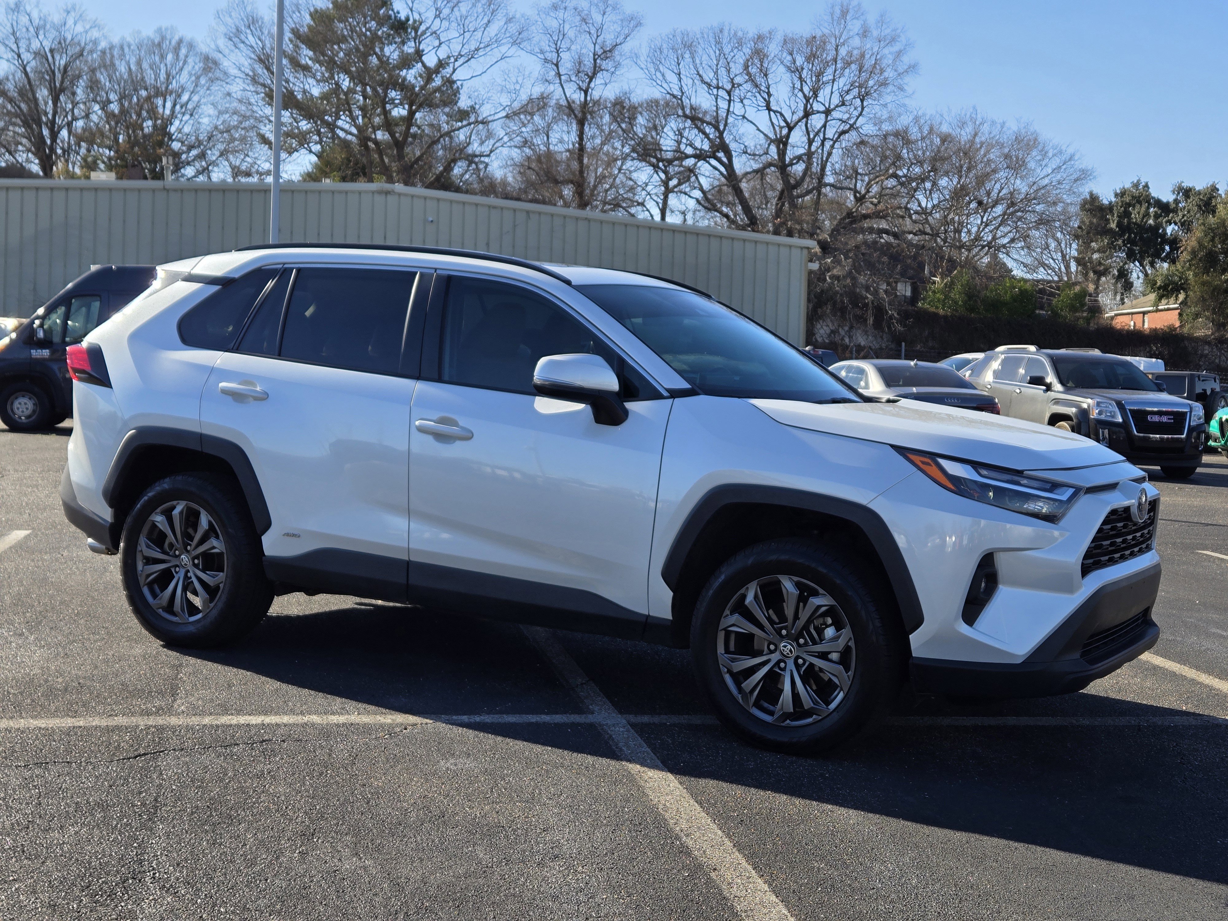 Used 2023 Toyota RAV4 XLE Premium image 5