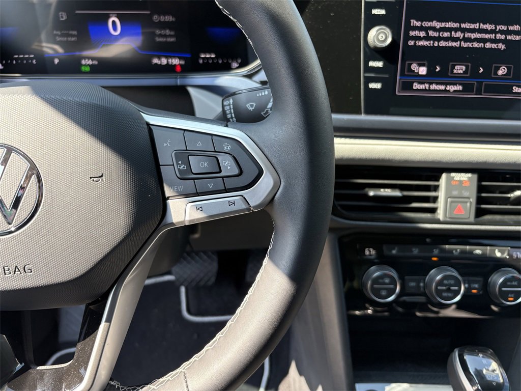 Used 2024 Volkswagen Taos SE image 16