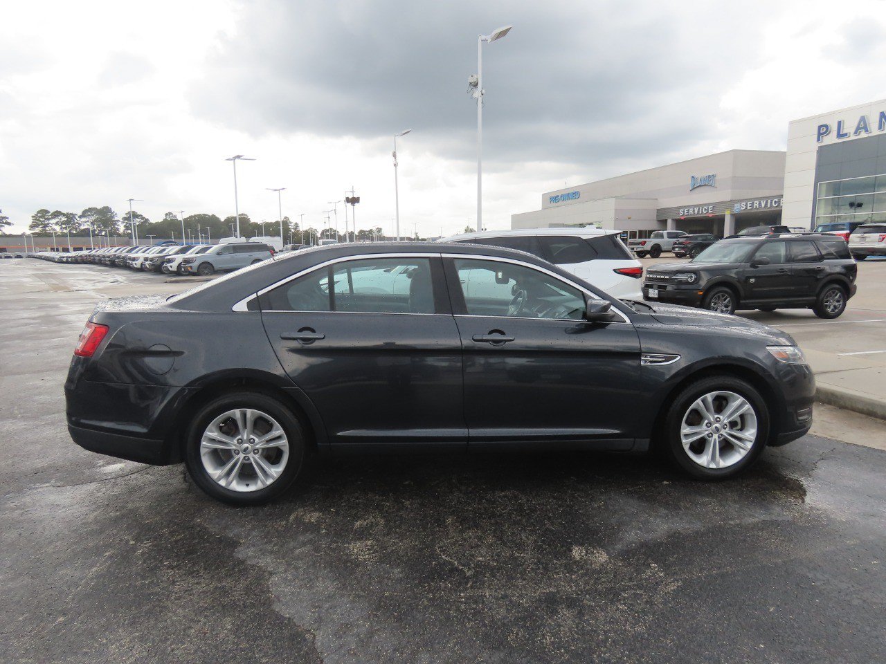 Used 2017 Ford Taurus SEL FWD image 10