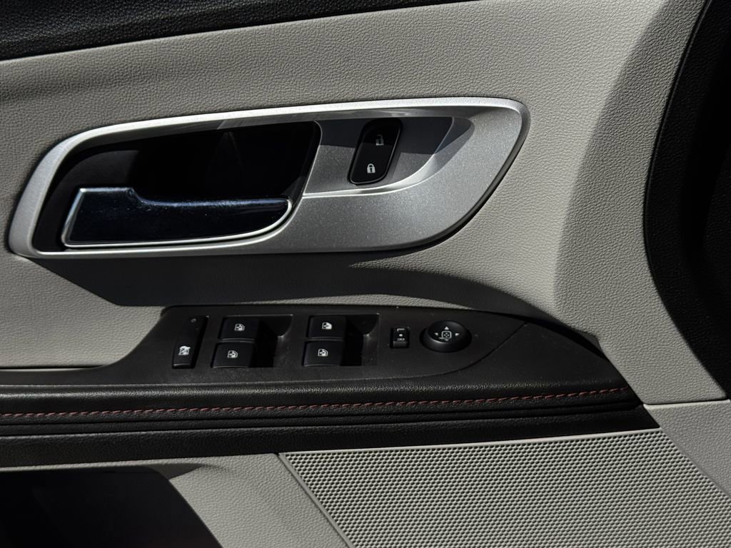 Used 2015 Chevrolet Equinox LT w/ Chrome Appearance Package image 22