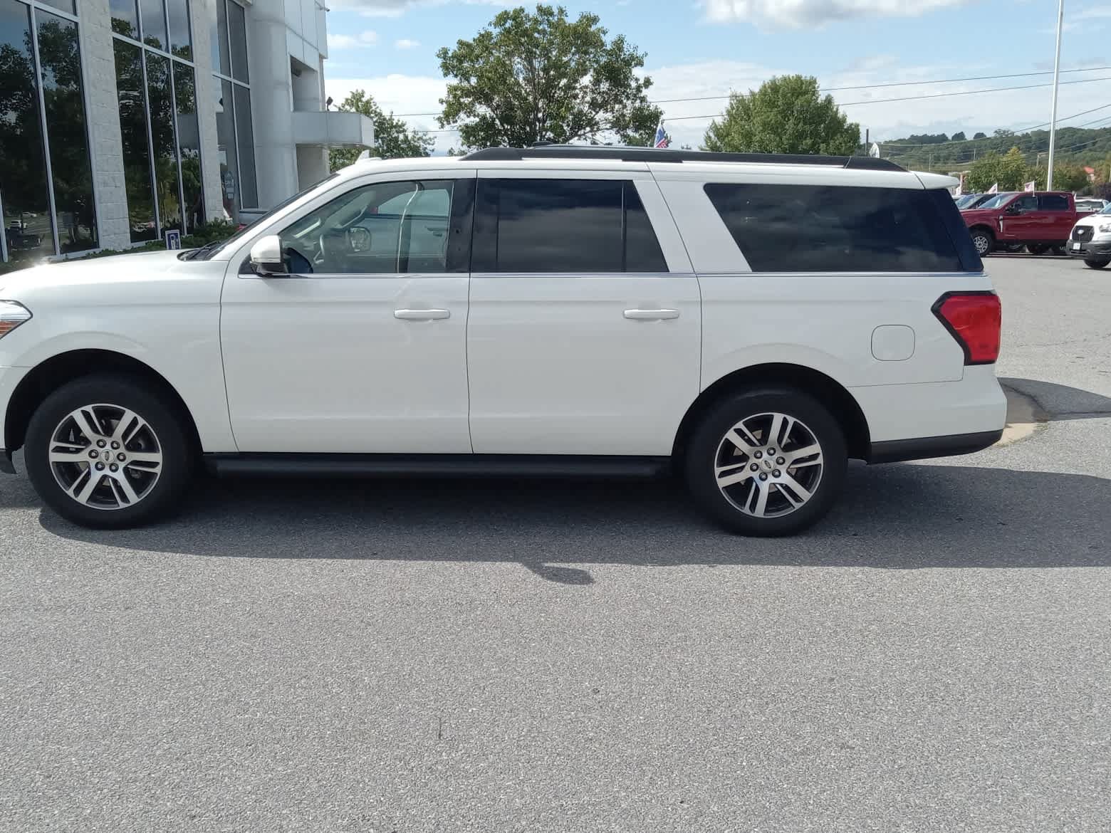Used 2024 Ford Expedition Max XLT AWD/4WD image 4