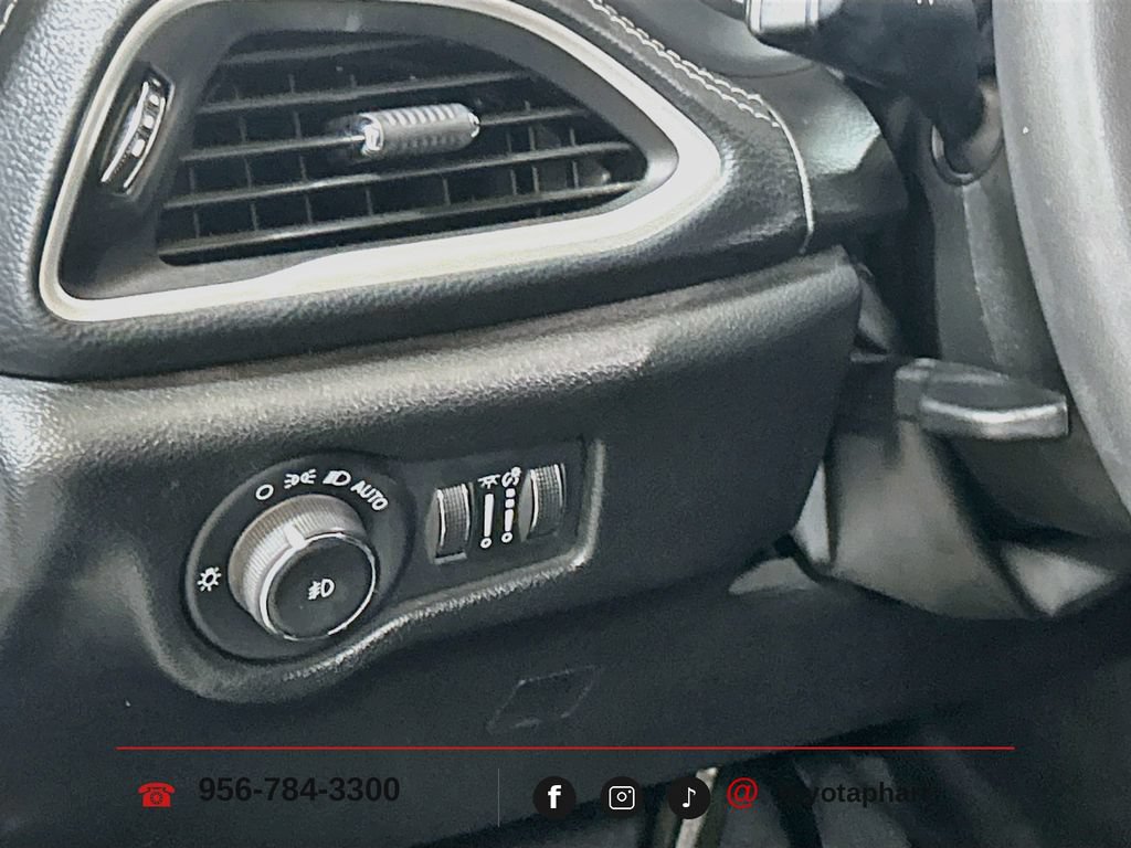 Used 2024 Chrysler Pacifica Touring-L w/ S Appearance Package FWD image 9