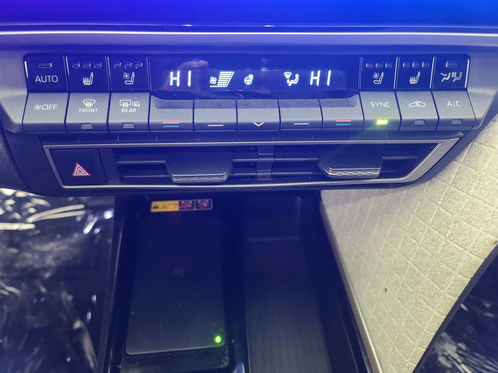 Used 2025 Toyota Camry XLE w/ Premium Plus Package image 35