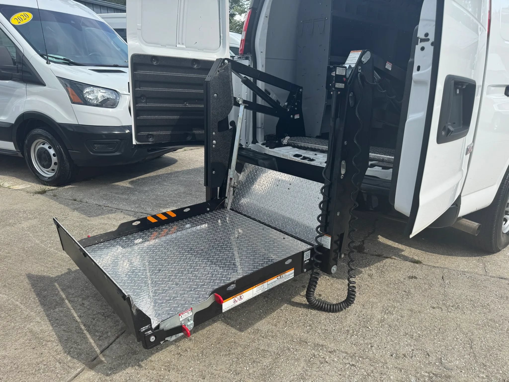 Used 2023 GMC Savana 3500 w/ Driver Convenience Package RWD image 18