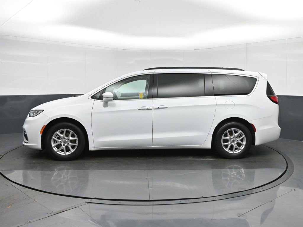 Used 2022 Chrysler Pacifica Touring-L image 4