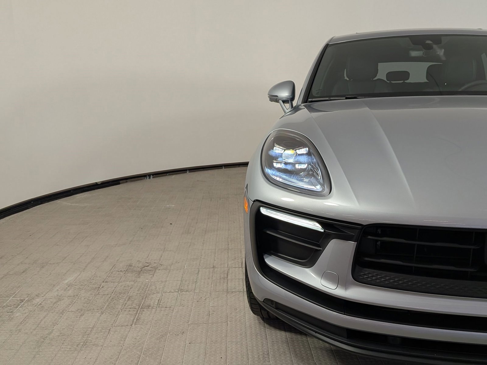 Certified 2025 Porsche Macan Turbo AWD/4WD image 12