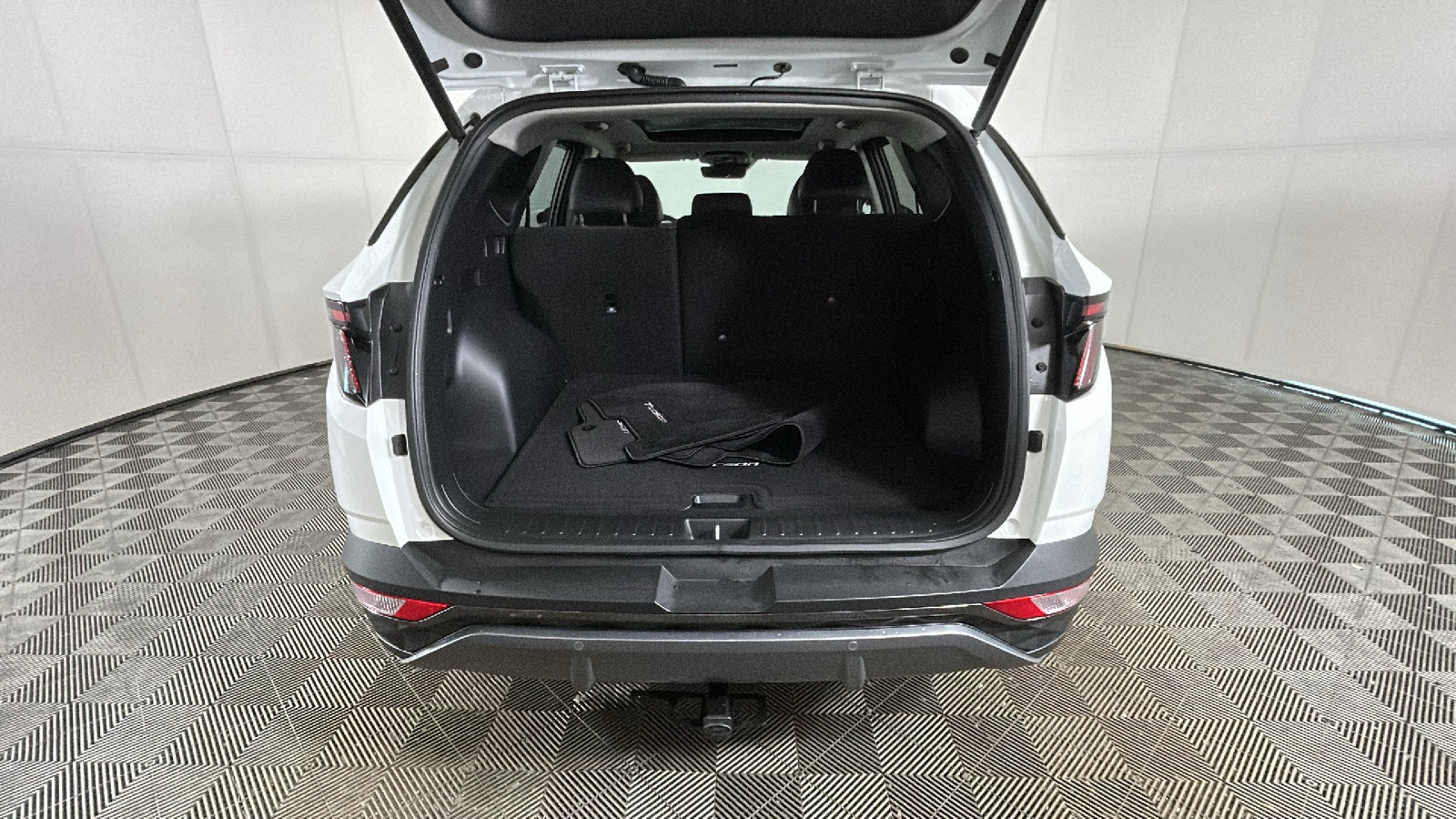 Certified 2024 Hyundai Tucson Limited AWD/4WD image 35