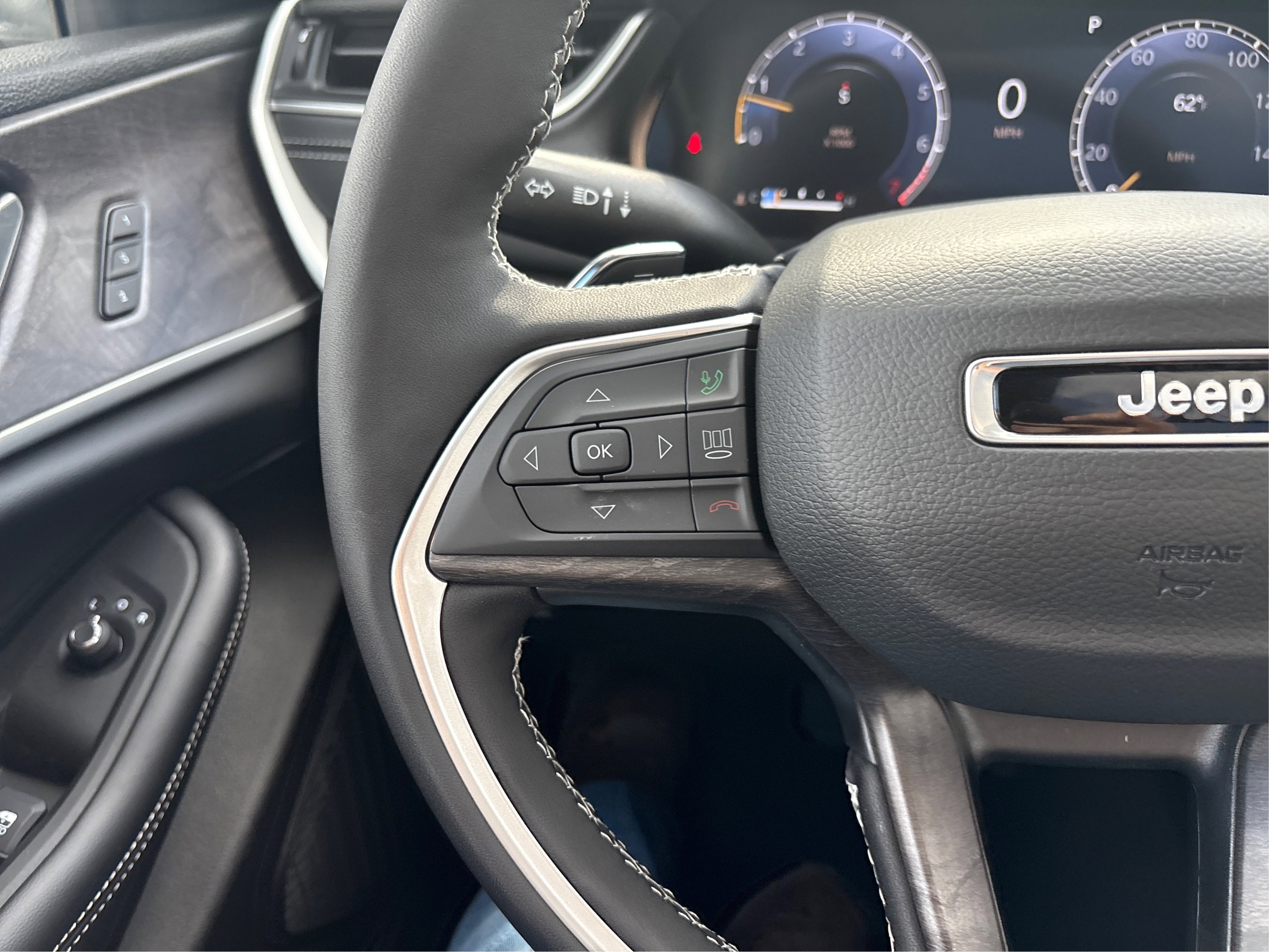 New 2025 Jeep Grand Cherokee Limited w/ Trailer Tow Package image 25