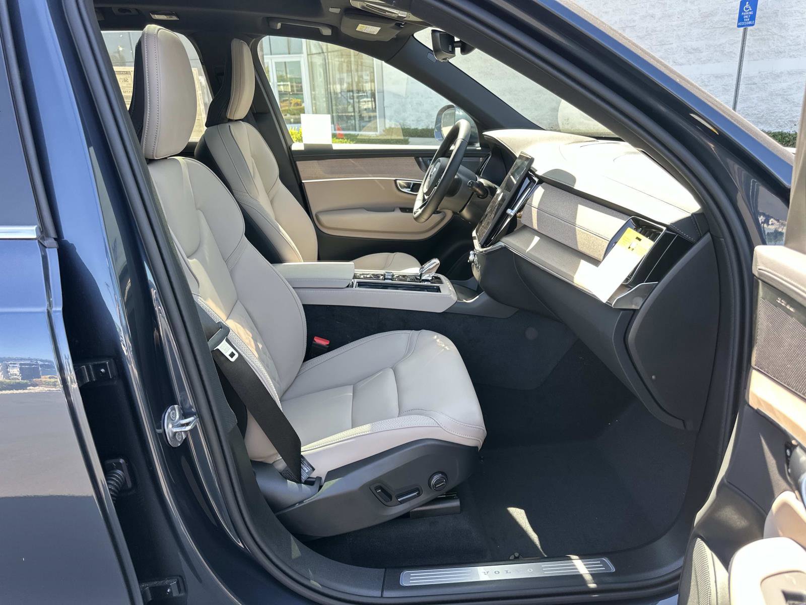 New 2026 Volvo XC90 T8 Plus image 21