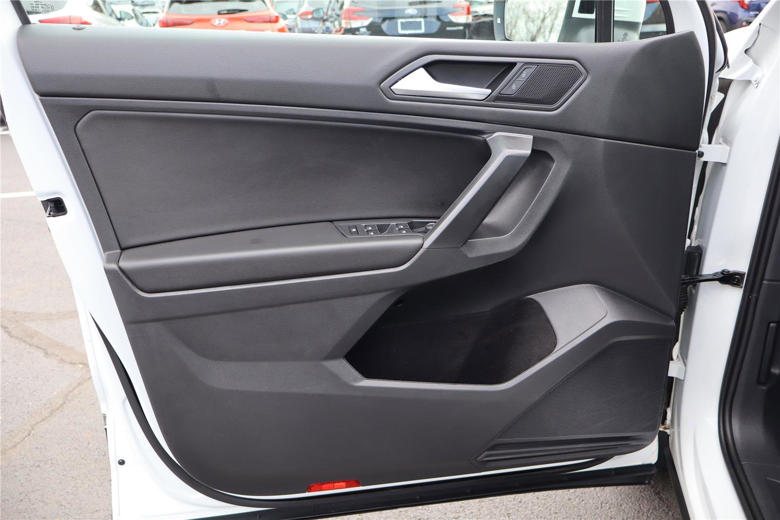 Certified 2021 Volkswagen Tiguan SE w/ Panoramic Sunroof Package image 13