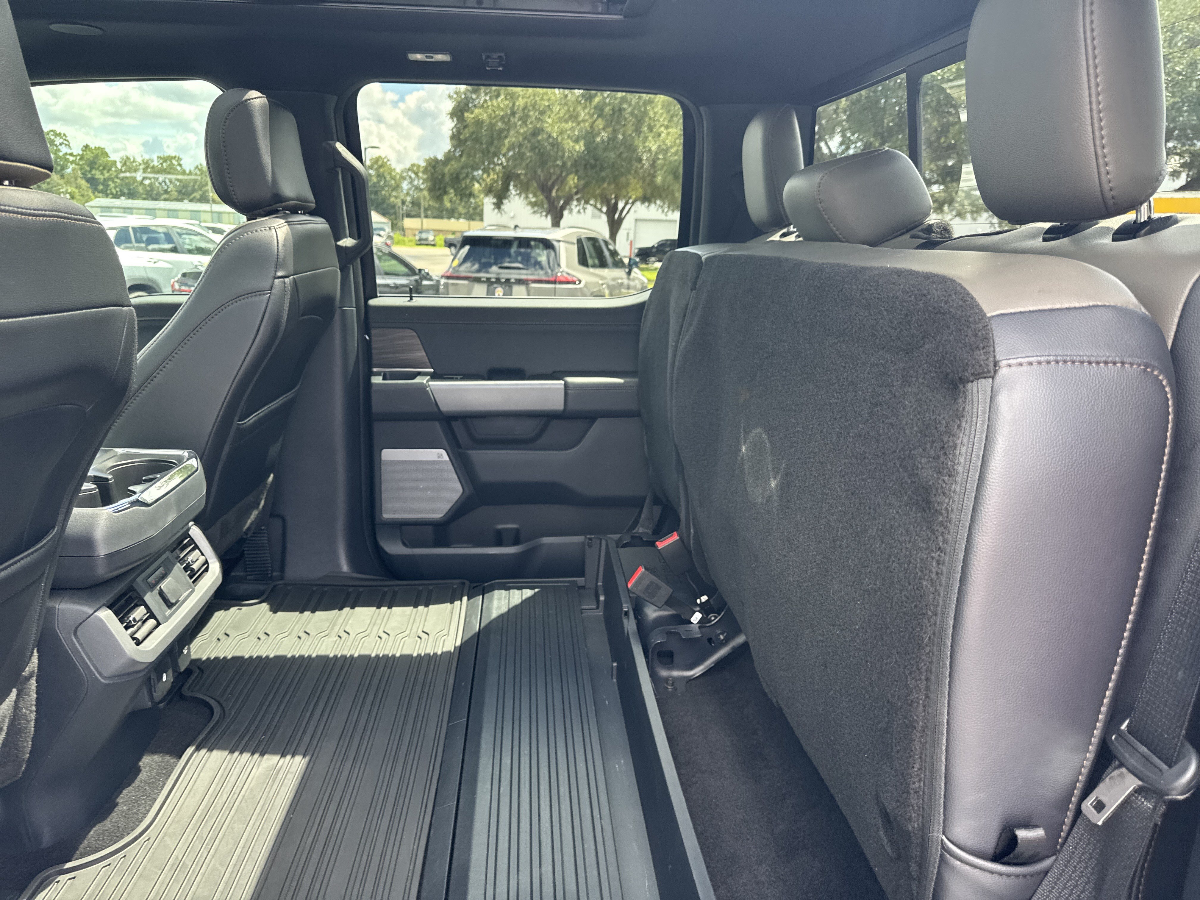 Used 2025 Ford F150 Lariat w/ Equipment Group 502A High AWD/4WD image 24