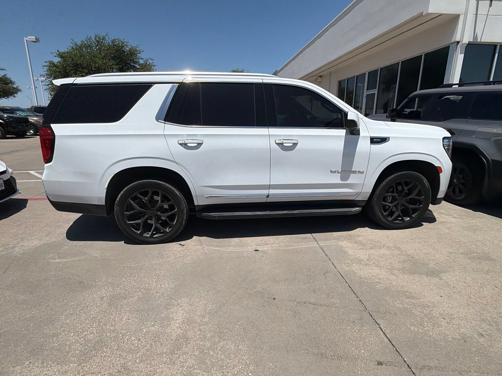 Used 2021 GMC Yukon SLT AWD/4WD image 4