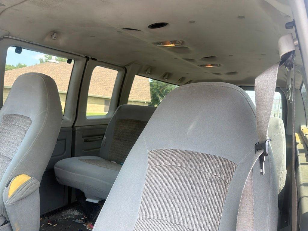 Used 2005 Ford E-350 and Econoline 350 XLT RWD image 9