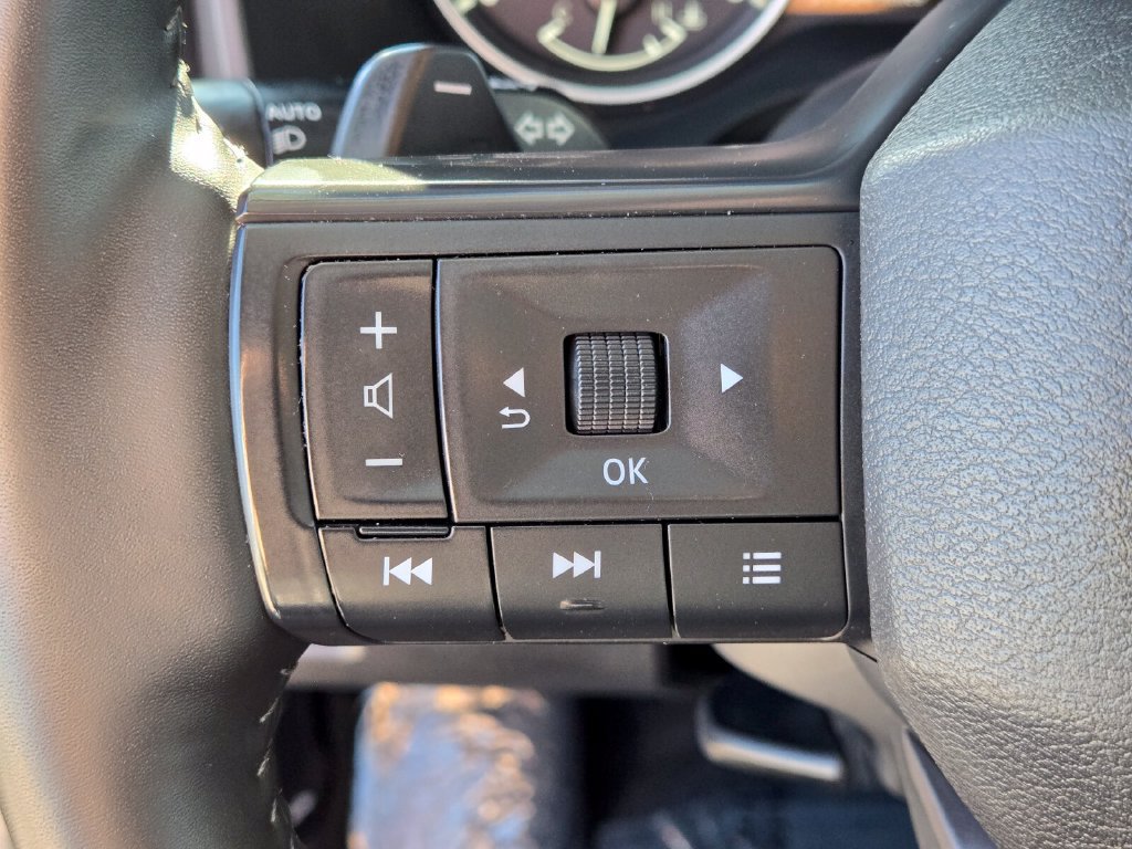 Certified 2025 Nissan Rogue SV FWD image 29