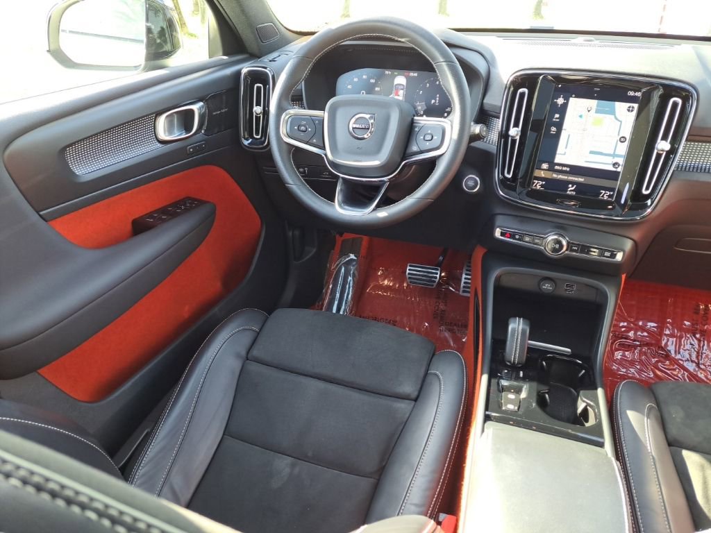 Used 2021 Volvo XC40 T4 R-Design w/ Protection Package Premier image 10