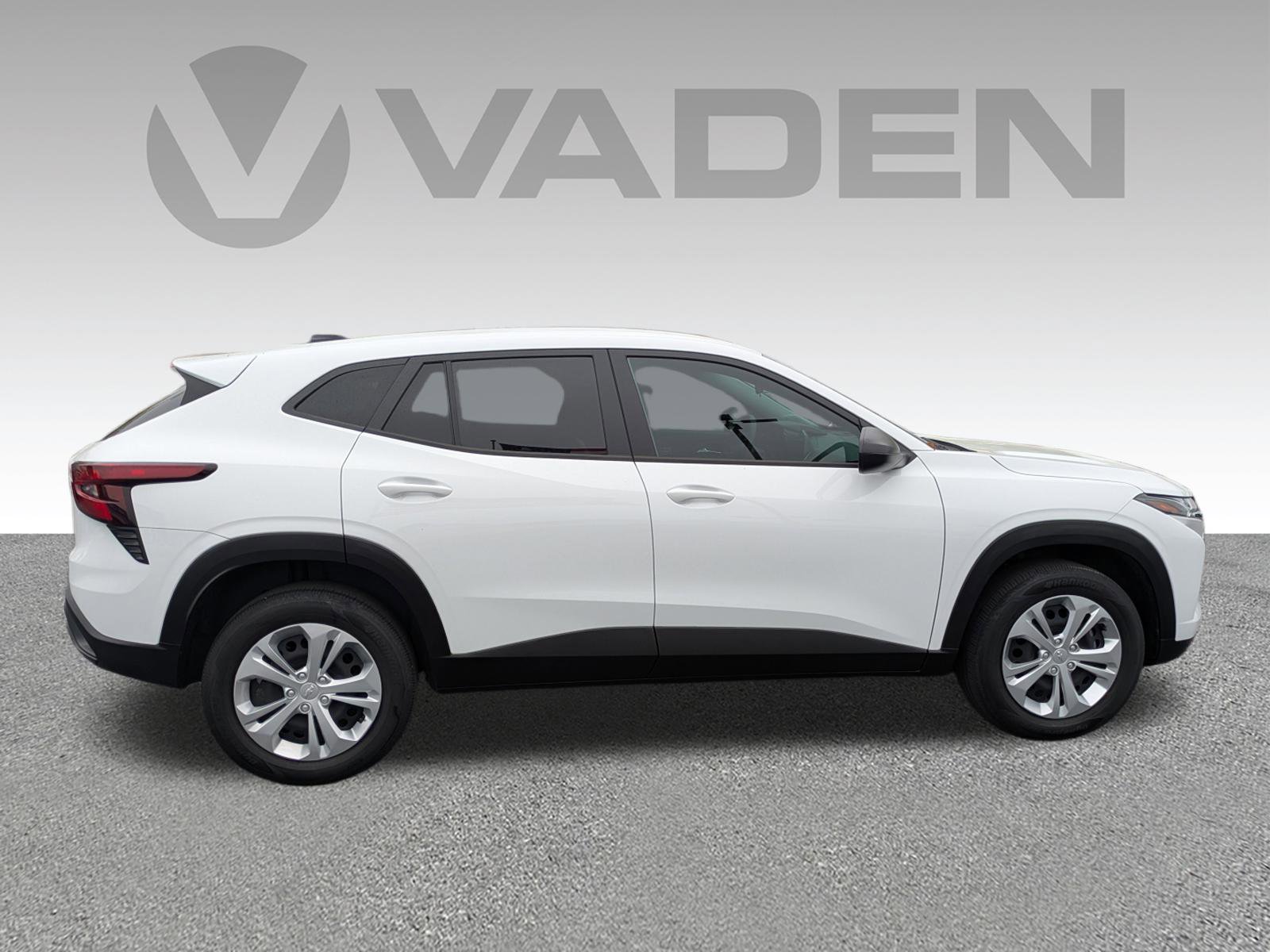 Used 2025 Chevrolet Trax LS FWD image 23