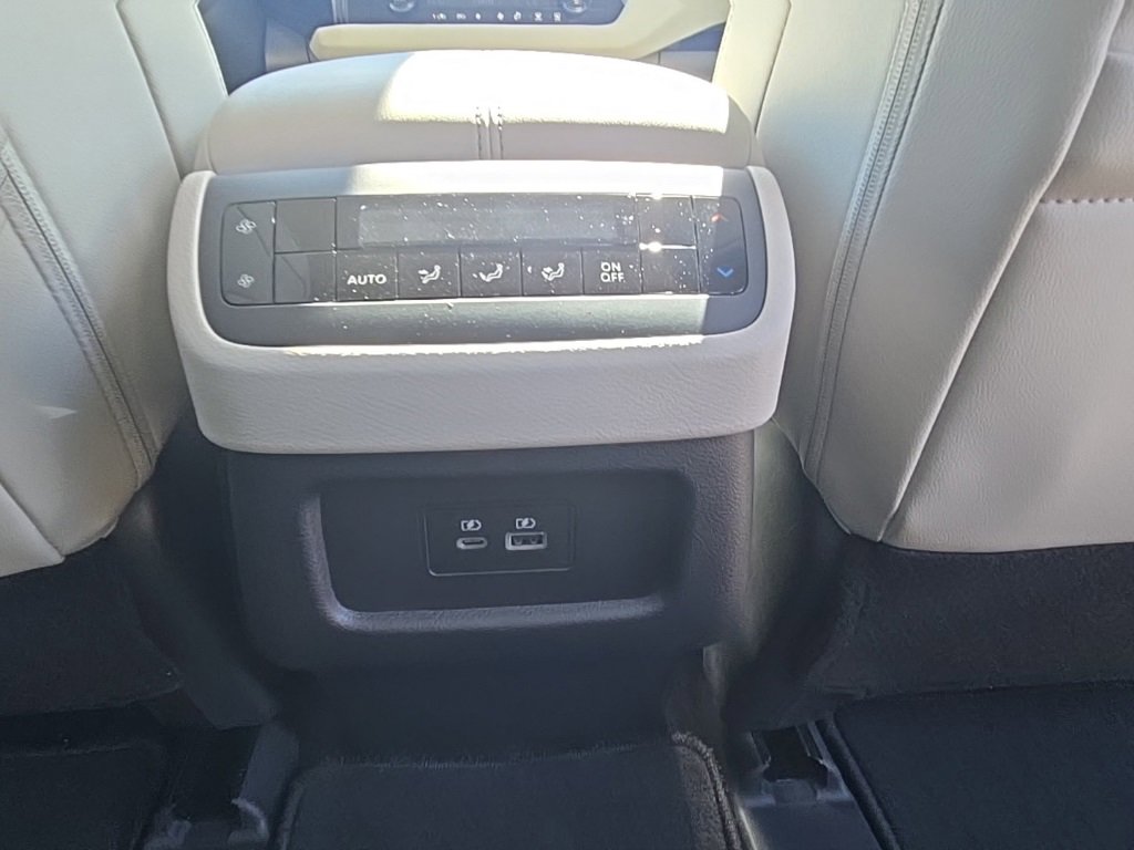 New 2025 Nissan Pathfinder SL w/ Black Appearance Package image 32