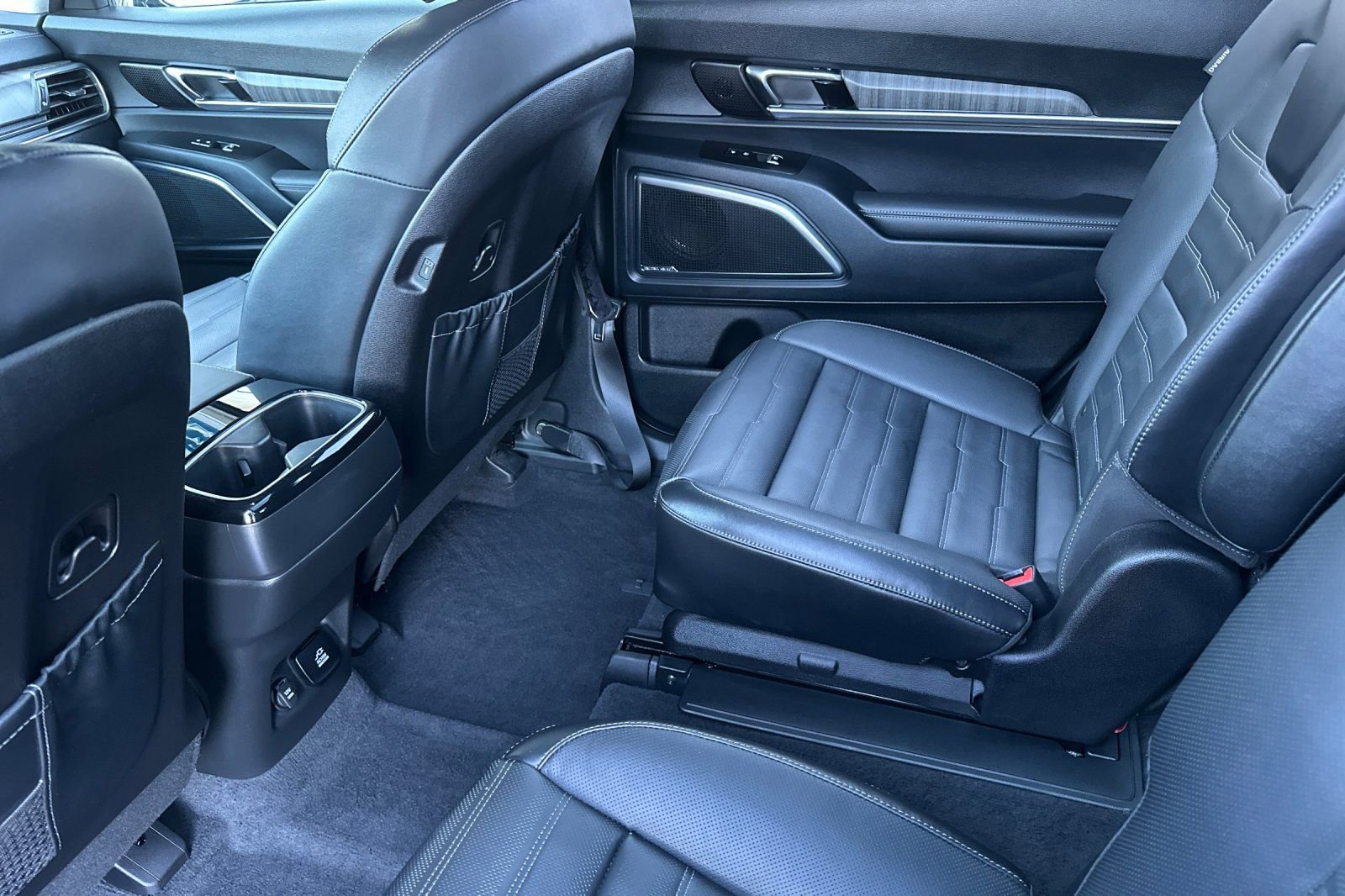 Certified 2024 Kia Telluride SX Prestige w/ Towing Package image 15