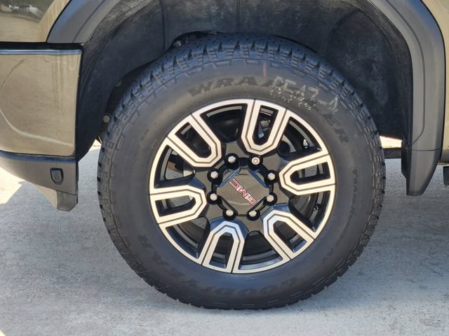 Used 2023 GMC Sierra 2500 AT4 w/ AT4 Premium Plus Package AWD/4WD image 10