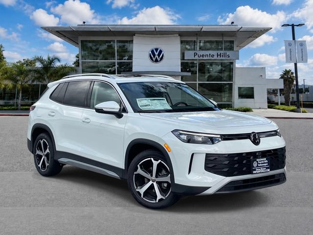 New 2026 Volkswagen Tiguan SE FWD image 1