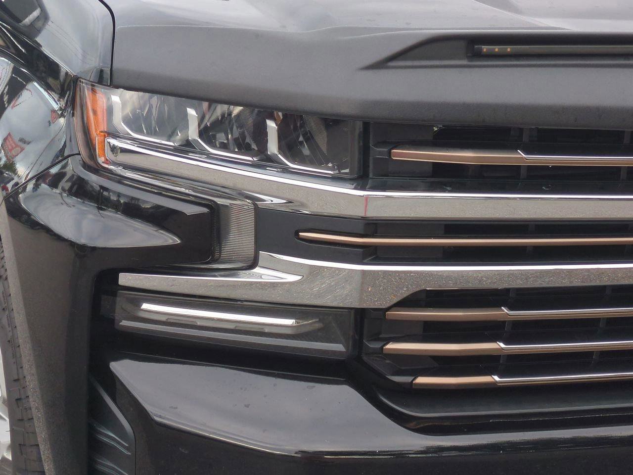 Used 2020 Chevrolet Silverado 1500 High Country w/ Technology Package AWD/4WD image 26