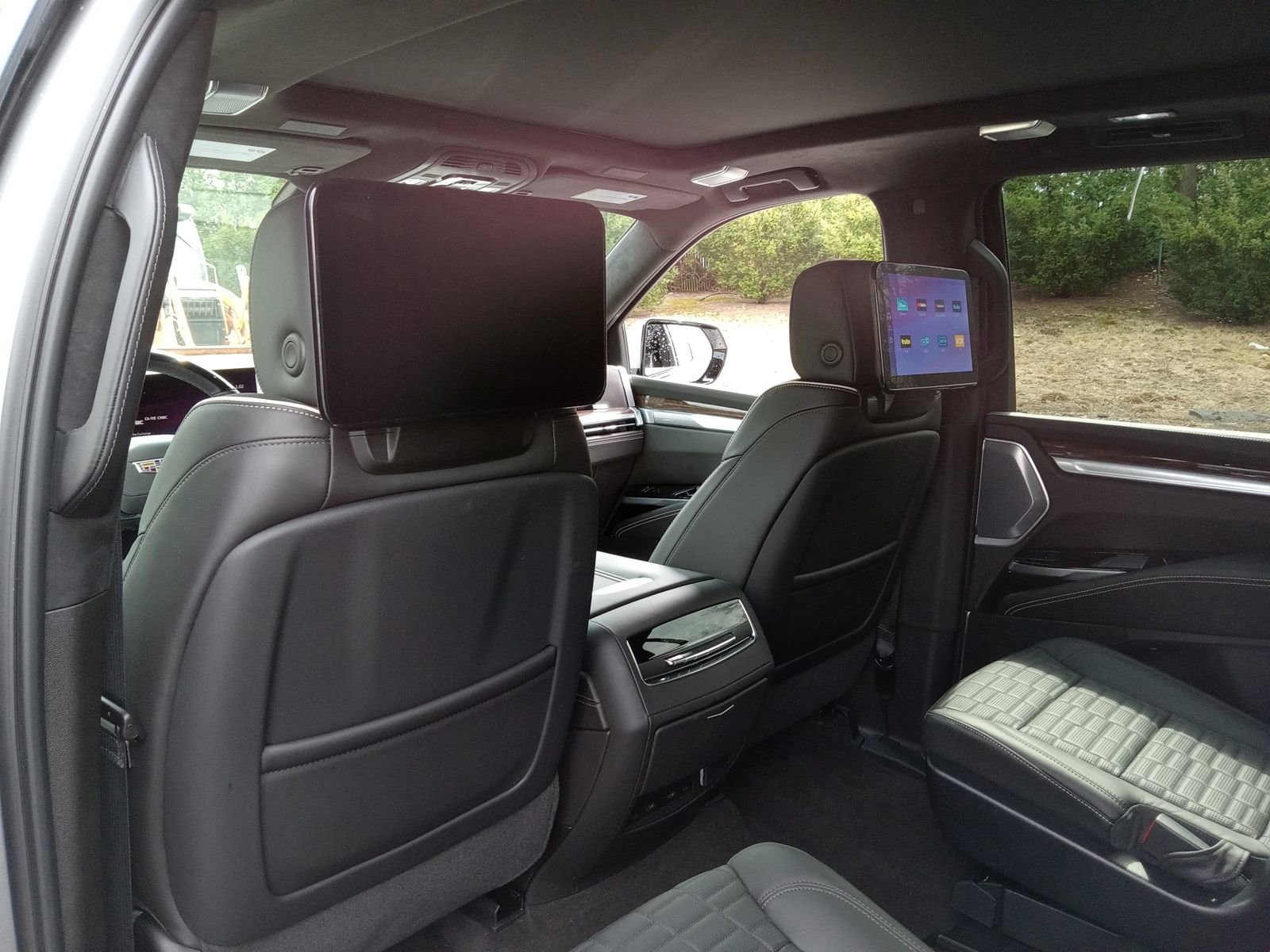 Certified 2025 Cadillac Escalade Sport Platinum w/ LPO, ONYX Package image 24