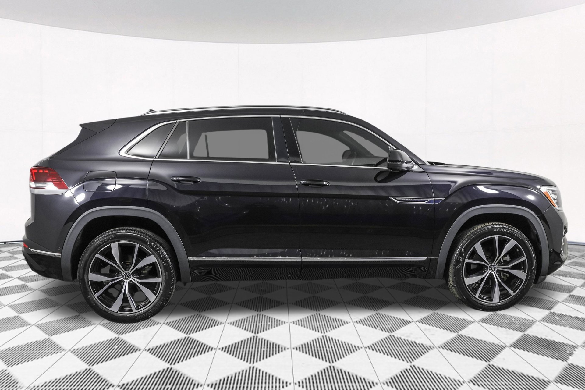 Used 2024 Volkswagen Atlas Cross Sport SEL Premium R-Line AWD/4WD image 12