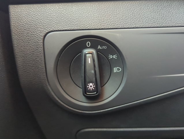 Used 2020 Volkswagen Tiguan S image 9