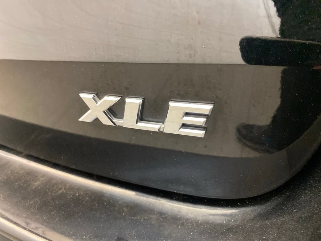 Used 2017 Toyota Highlander XLE w/ Carpet Mat Package FWD image 10