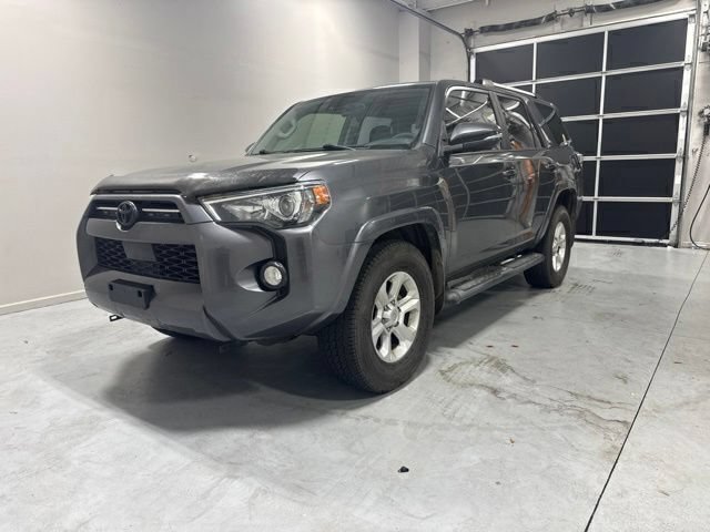 Used 2020 Toyota 4Runner SR5 Premium w/ Moonroof Package RWD image 2