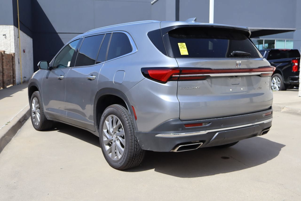 Used 2025 Buick Enclave Preferred FWD image 3