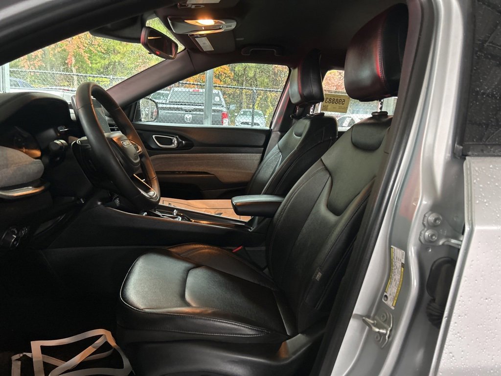 Used 2024 Jeep Compass Latitude image 8