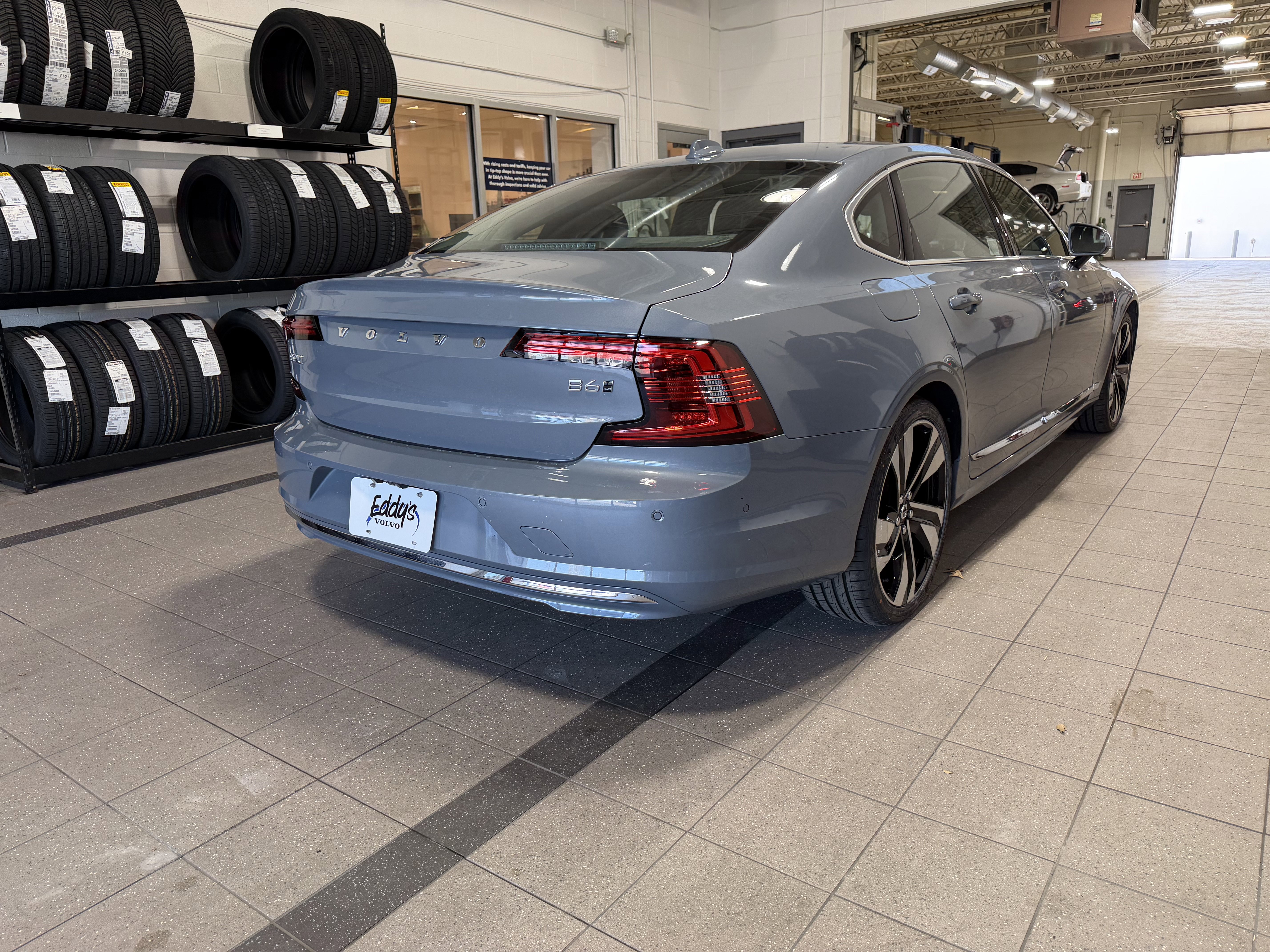 Used 2023 Volvo S90 B6 Plus image 9