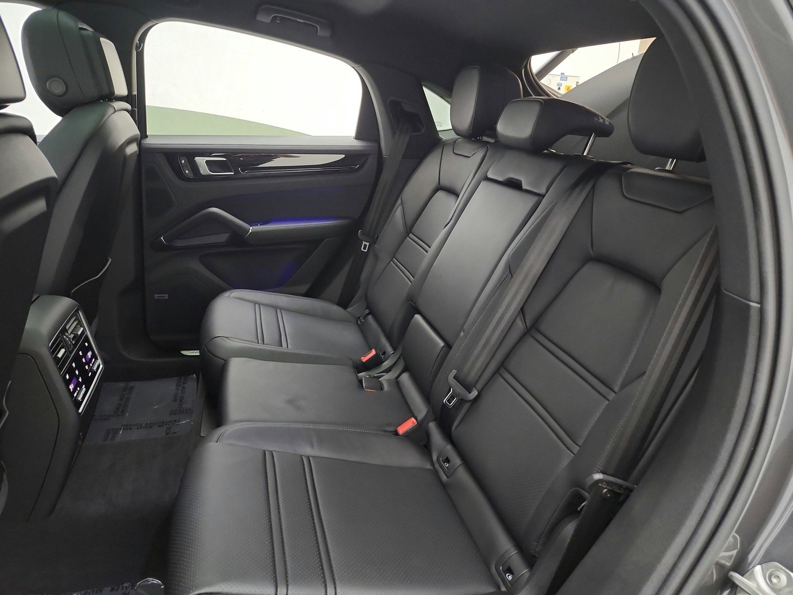 Used 2023 Porsche Cayenne Coupe image 15