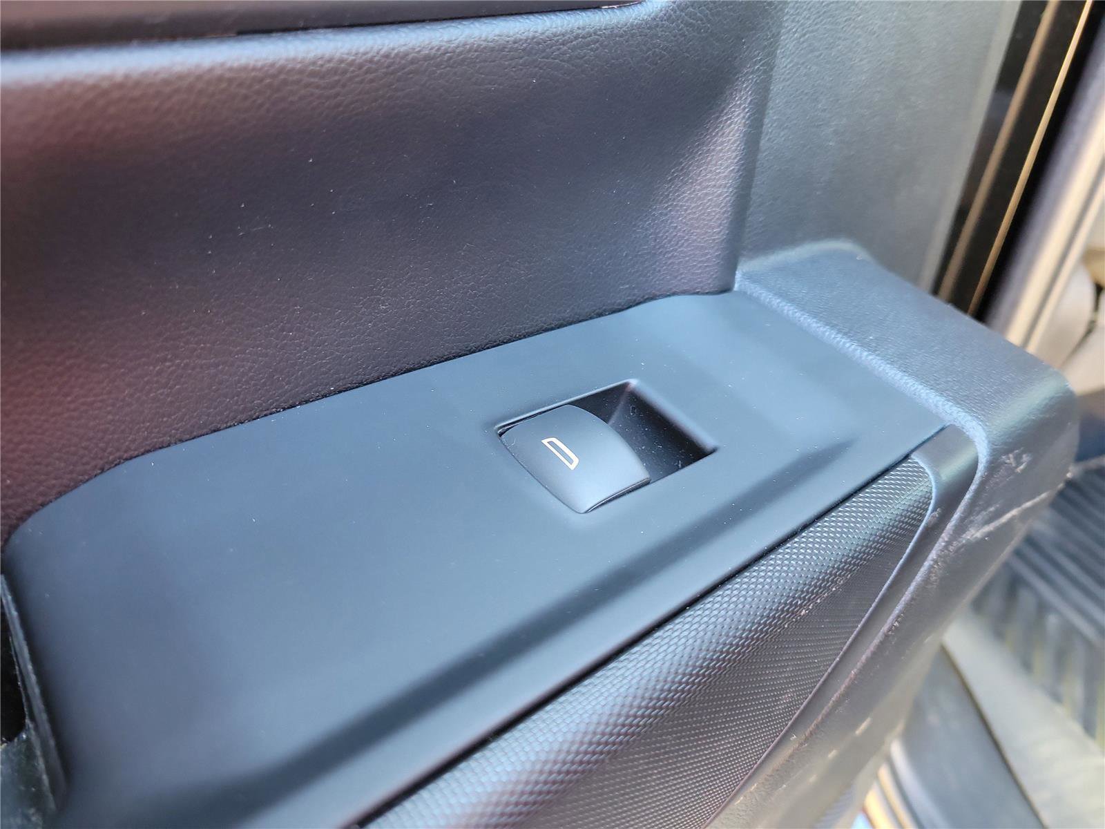 Used 2023 Chevrolet Silverado 1500 Custom image 14