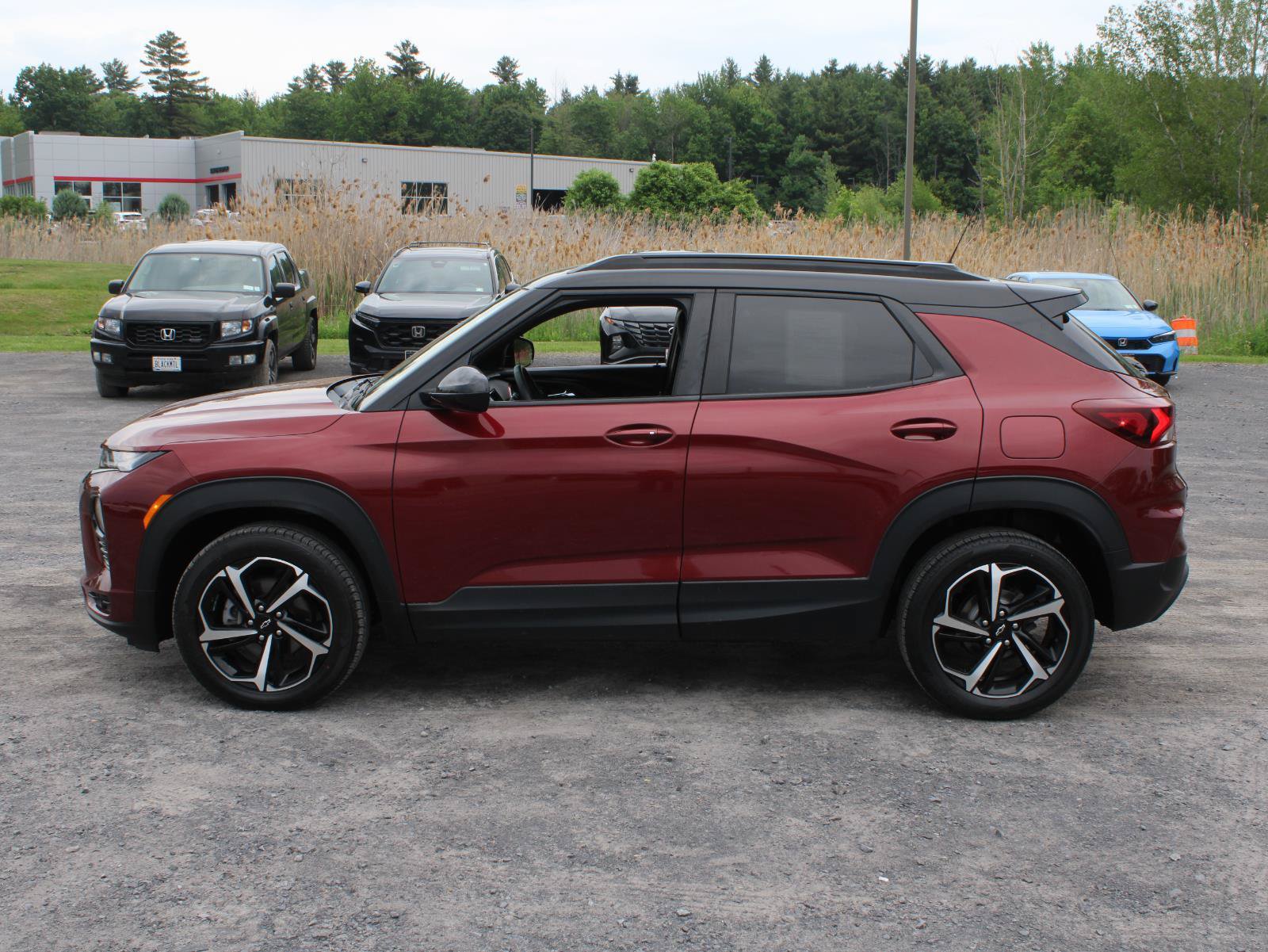 Used 2023 Chevrolet TrailBlazer RS w/ Sun and Liftgate Package AWD/4WD image 5