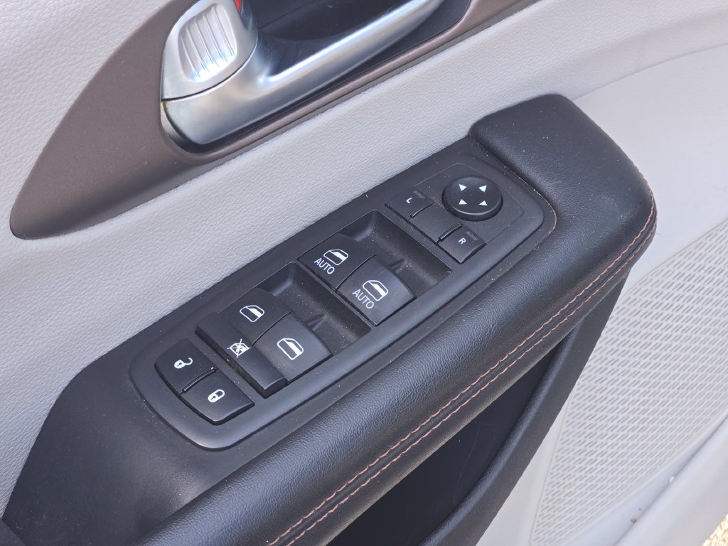 Used 2019 Chrysler Pacifica LX FWD image 27