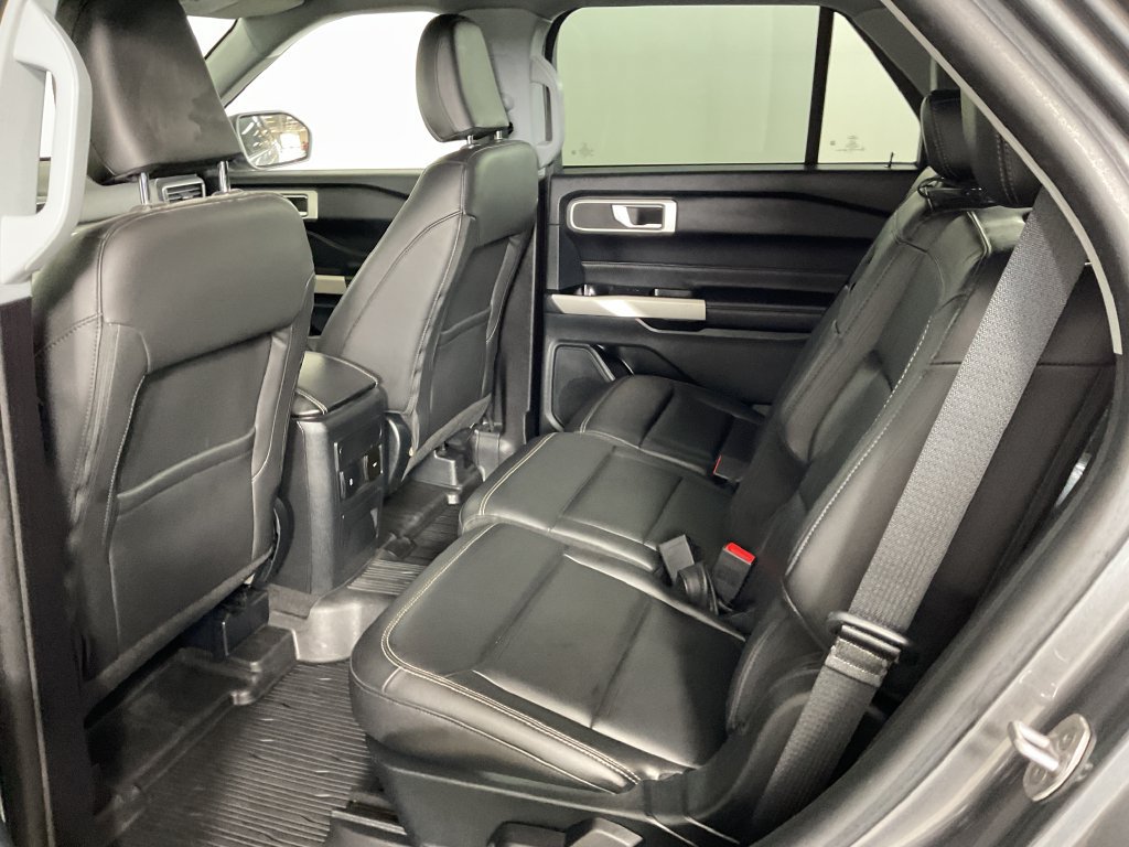 Used 2022 Ford Explorer XLT w/ Equipment Group 202A AWD/4WD image 19
